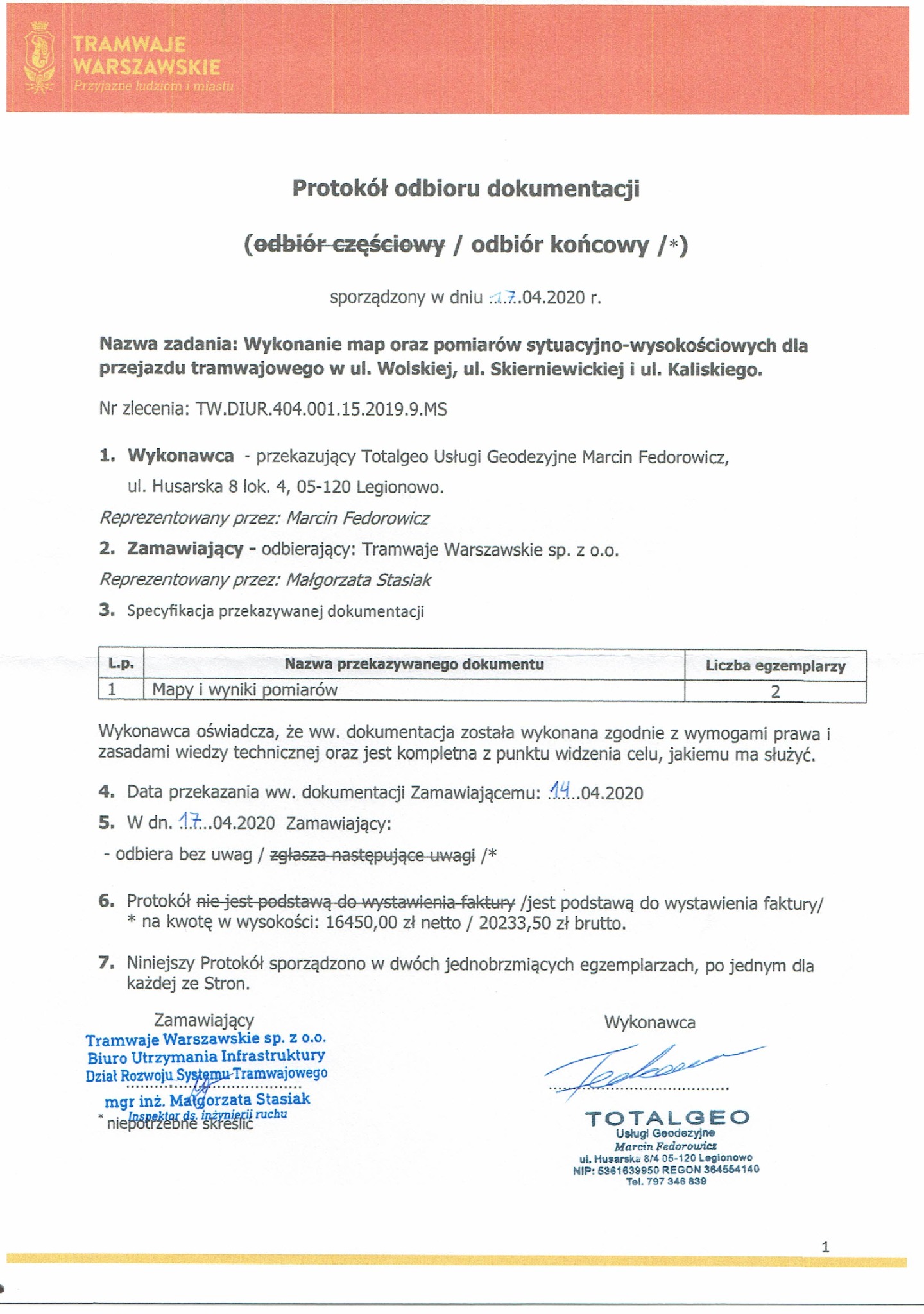 Protokół odbioru dokumentacji geodezyjnej dla Tramwajów Warszawskich, zawierający informacje o wykonawcy, zamawiającym, specyfikacji dokumentacji oraz kwocie netto i brutto.
