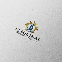 SOLO STUDIO Studio Graficzne Marcin Mikołajczyk - Elegancki, złoto-niebieski logotyp z motywem domu w herbie, nazwa firmy 'KJ EQUINAL FOLWARK STRZELEWO' na teksturowanym papierze.