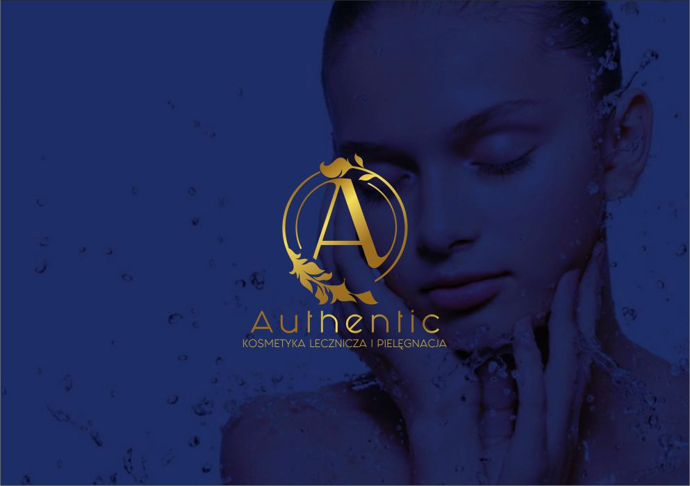 Złote logo 'A' z ornamentami na tle portretu kobiety z zamkniętymi oczami i kroplami wody, promujące kosmetyki lecznicze i pielęgnacyjne 'Authentic'.
