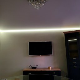 HTS Home&Apartment PARTNER - Wykonanie sufitu napinanego 'pływającego' z wykorzystaniem oświetlenia LED po obwodzie.