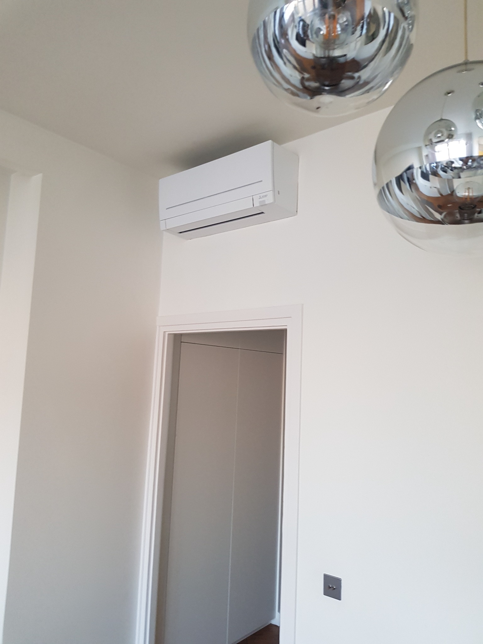 Klimatyzator Mitsubishi | Premium Biały w układzie multi split - dwa pokoje.