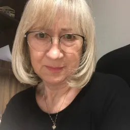 Rzeczoznawca majątkowy, uprawnienia nr 1239. Zajmuję się wycenami nieruchomości od prawie 30 lat.