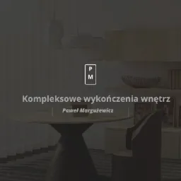 Grafika prezentująca kompleksowe wykończenia wnętrz z logo PM i nazwiskiem Pawła Margużewicza, ukazująca aranżację z okrągłym stołem, krzesłem i dekoracyjnymi lampami.