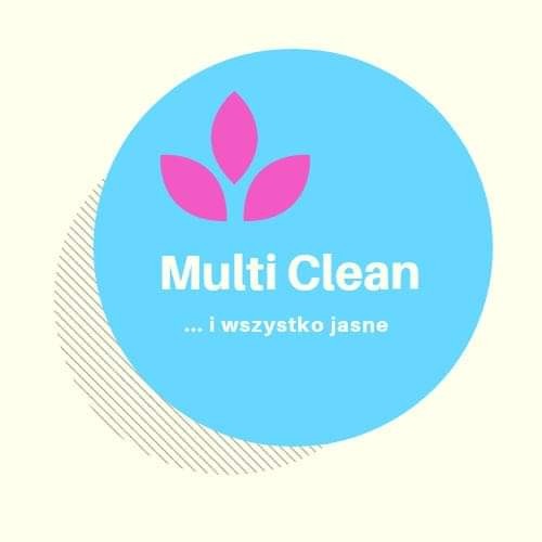 Logo firmy Multi Clean na jasnoniebieskim okręgu z trzema różowymi listkami powyżej napisu i hasłem '...i wszystko jasne' poniżej, z szarymi ukośnymi liniami w lewym dolnym rogu.