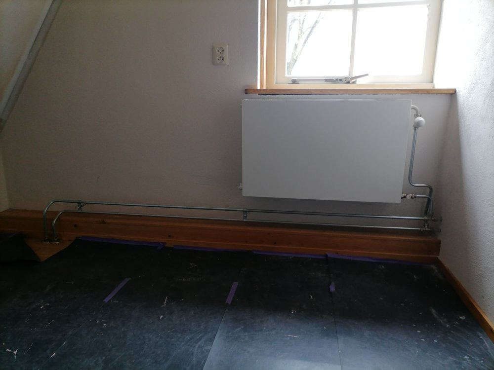 Nowa instalacja grzejnika wraz z nowa instalacją z parteru.