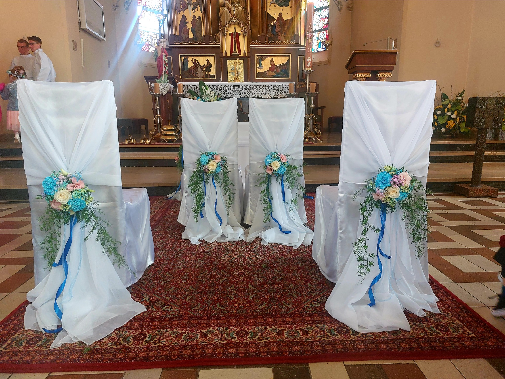 Dekoracja ślubna kościoła
