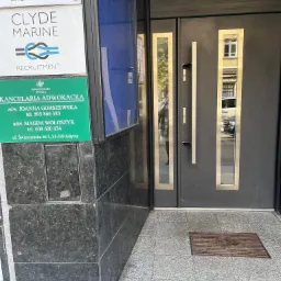 Wejście do budynku, przy Empiku