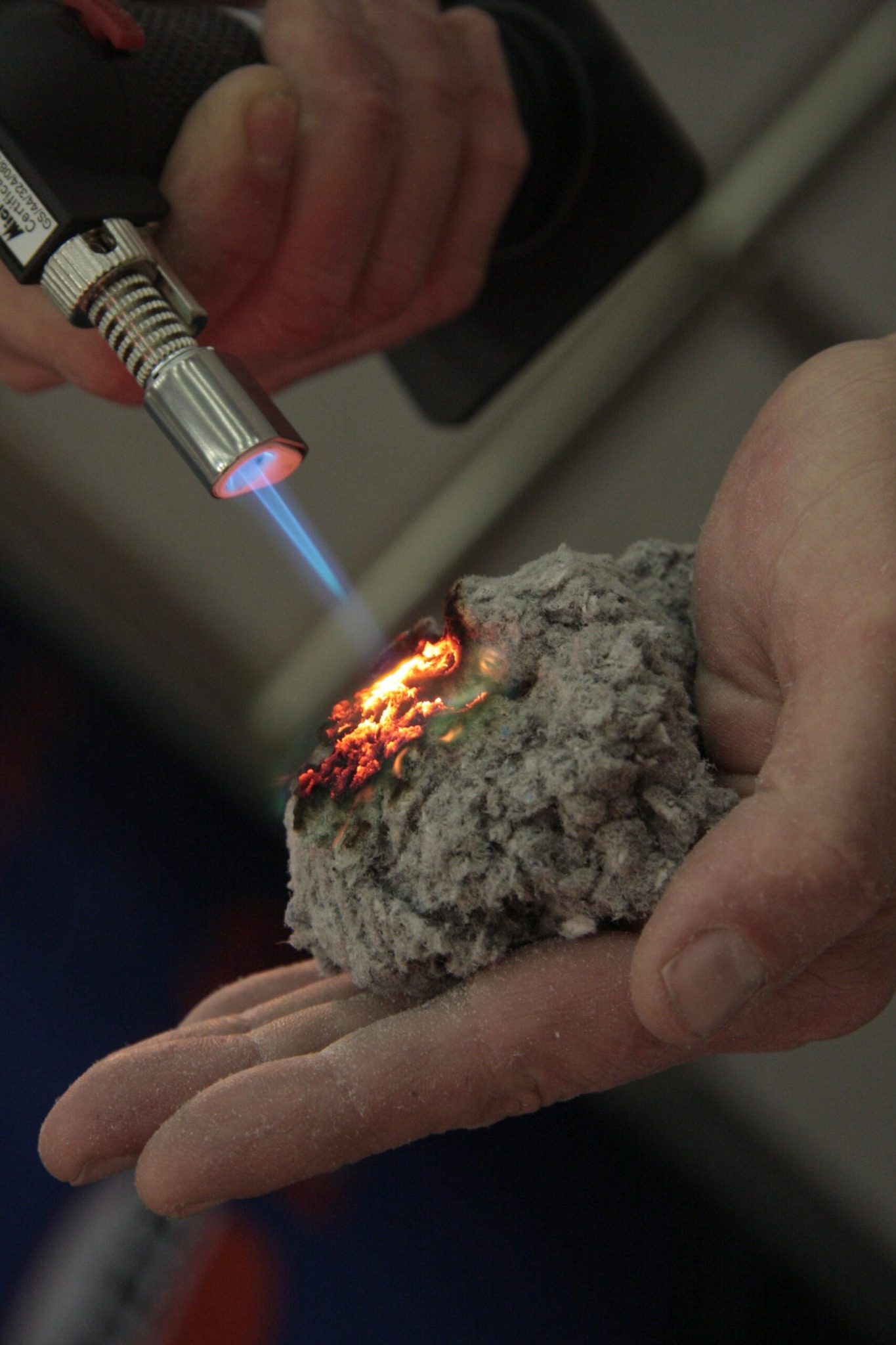 wełna celulozowa jest niepalna, posiada klasę niepalności B1