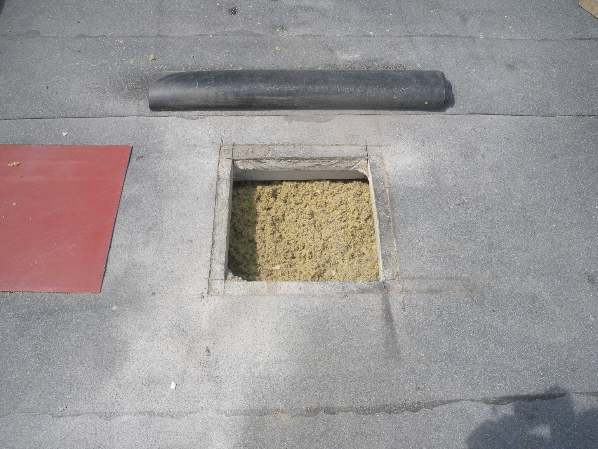 zasypany stropdach bloku mieszkalnego. Od tej pory mróz już nie straszny