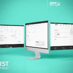 Prezentacja sklepu internetowego First Austria na trzech monitorach, ukazująca proces zakupowy oraz opcje płatności.