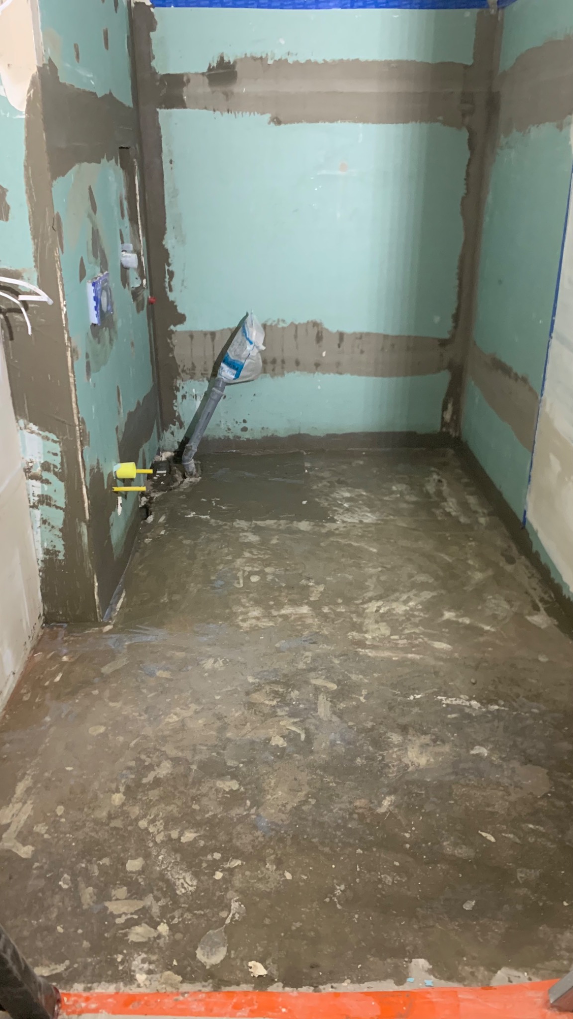 Gips/karton montaż + klej,kafel +izolacja