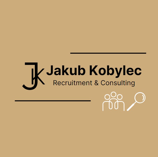 Logo firmy Jakub Kobylec Recruitment & Consulting na beżowym tle, z piktogramami osób i lupy.