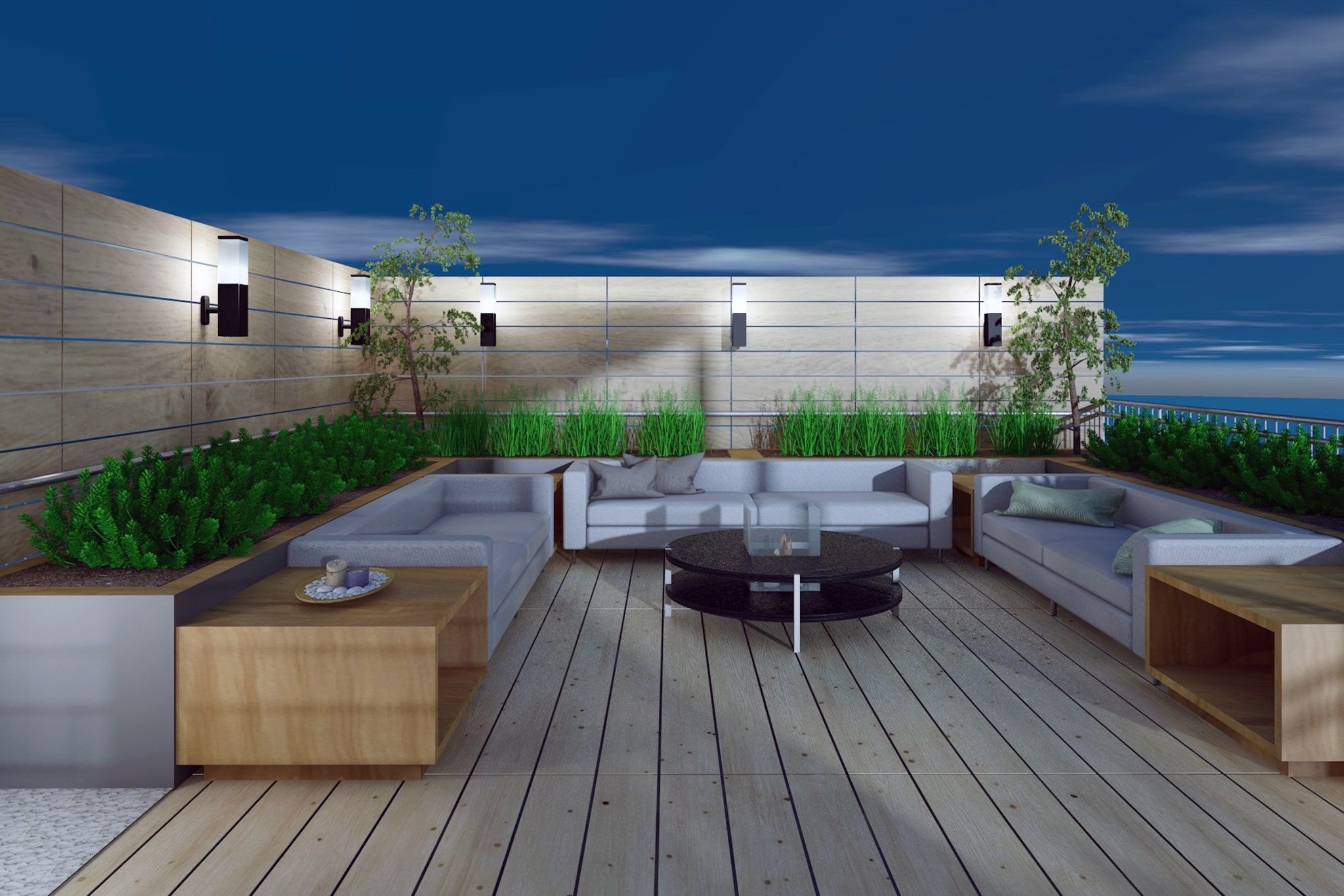 Nowoczesny taras na dachu z drewnianą podłogą, szarymi sofami z poduszkami, stolikiem kawowym, roślinami w donicach i oświetleniem ściennym, widok na nocne niebo.