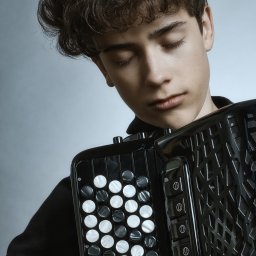 Zdjęcie z sesji dla młodych muzyków.