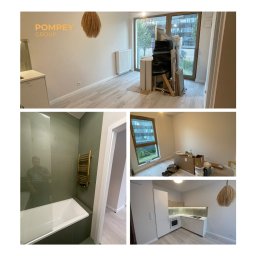 POMPEY GROUP SPÓŁKA Z OGRANICZONĄ ODPOWIEDZIALNOŚCIĄ - Wnętrze mieszkania po remoncie: salon z oknem, łazienka z wanną i grzejnikiem, kuchnia z białymi szafkami. Widoczne elementy wyposażenia i wykończenia.