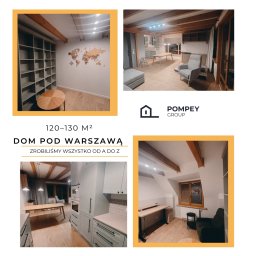 POMPEY GROUP SPÓŁKA Z OGRANICZONĄ ODPOWIEDZIALNOŚCIĄ - Wnętrze domu po remoncie: zabudowa regałowa z mapą świata, salon z szarą sofą, kuchnia z szarymi szafkami i poddasze z biurkiem i fotelem. Drewniane belki stropowe.