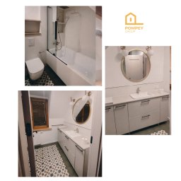 POMPEY GROUP SPÓŁKA Z OGRANICZONĄ ODPOWIEDZIALNOŚCIĄ - Nowoczesna łazienka w jasnych barwach z okrągłym lustrem, białą armaturą i wzorzystą podłogą. Widok na wannę, umywalkę z szafką i toaletę. Minimalistyczny design.