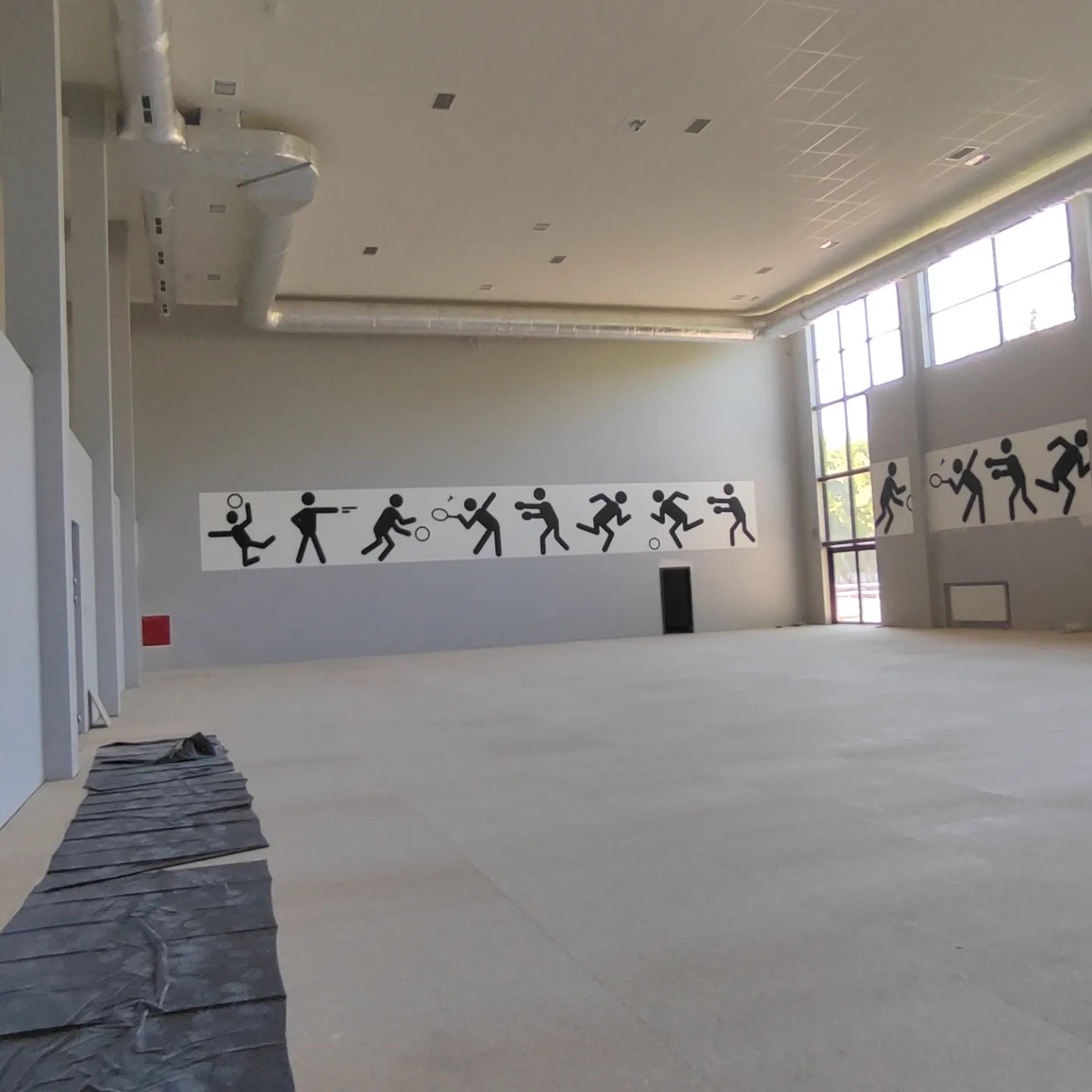 Instalacja elektryczna i montaż oświetlenia w hali sportowej