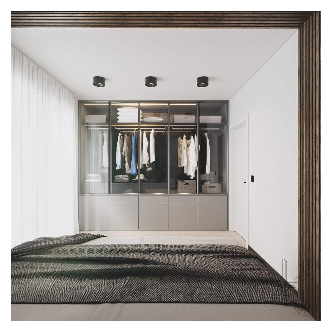 Nowoczesna sypialnia z dużą, przeszkloną szafą w zabudowie, oświetleniem punktowym i drewnianymi panelami dekoracyjnymi na suficie i ścianie.