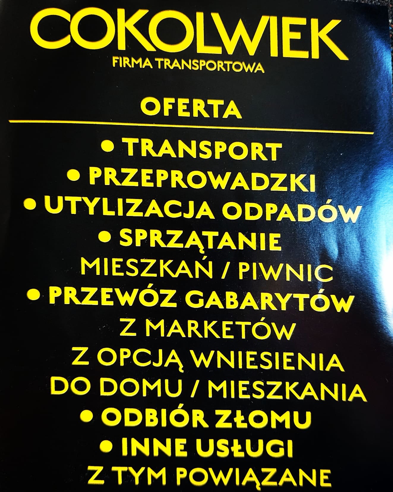Żółto-czarna ulotka firmy transportowej z ofertą usług: transport, przeprowadzki, utylizacja odpadów, sprzątanie mieszkań i piwnic, przewóz gabarytów z marketów z opcją wniesienia, odbiór złomu...