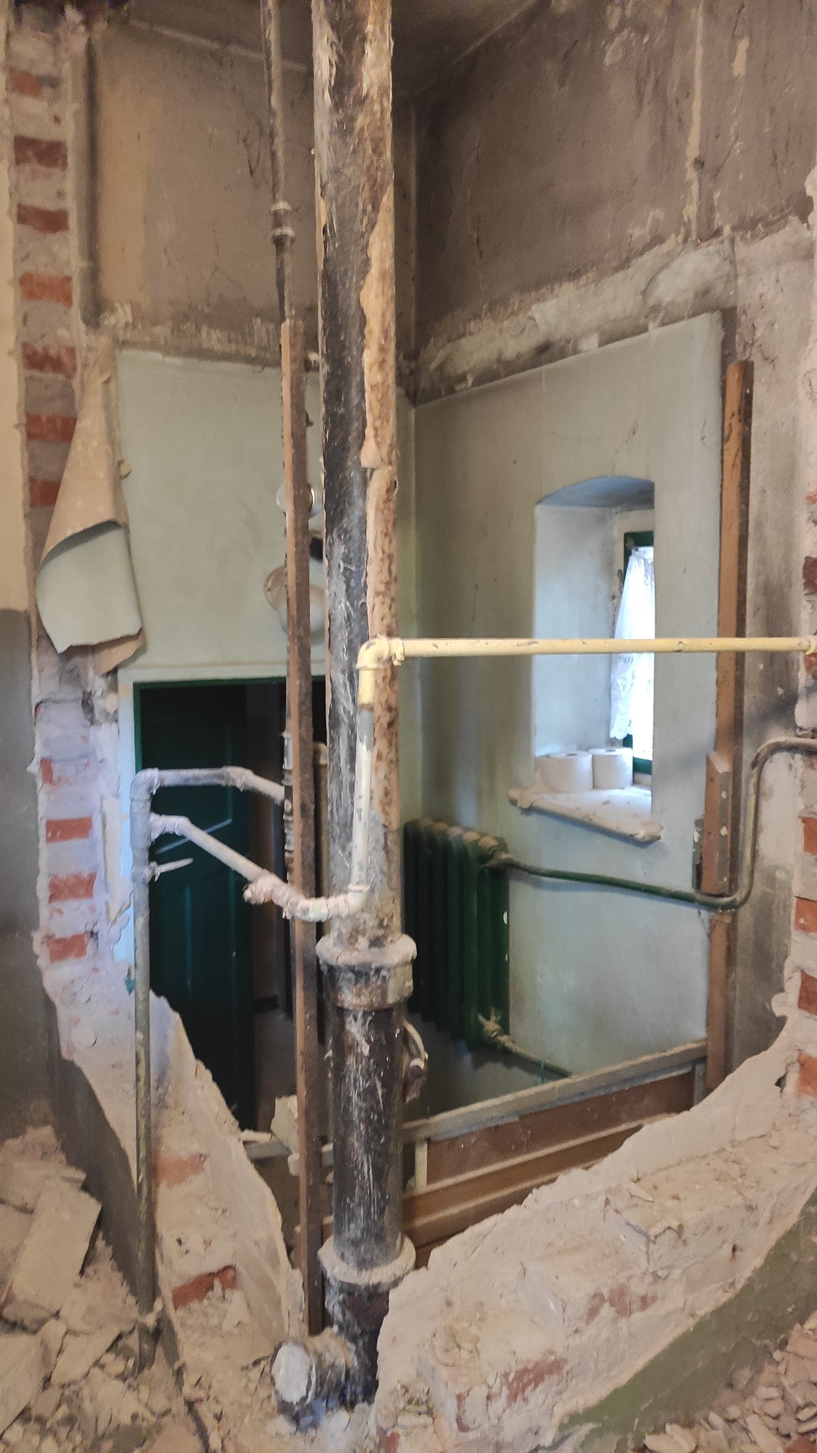 Z takich ruin piękne łazienki robimy.