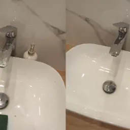 Porównanie baterii umywalkowej przed i po czyszczeniu, widoczne osady kamienia usunięte, biała umywalka, marmurowa ściana w tle.