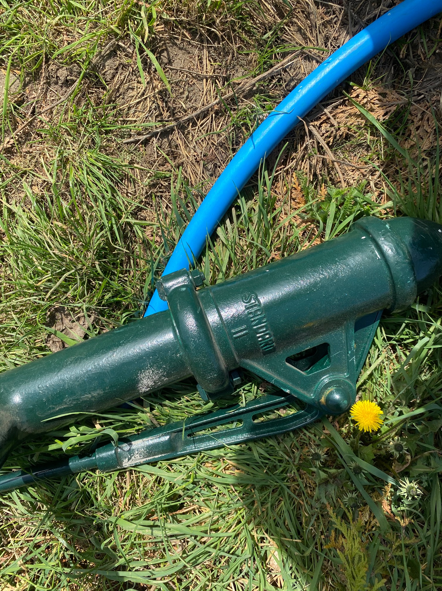 Ręczna pompa głębinowa. Która zasysa wodę nawet gdy lustro wody jest na poziomie 30m