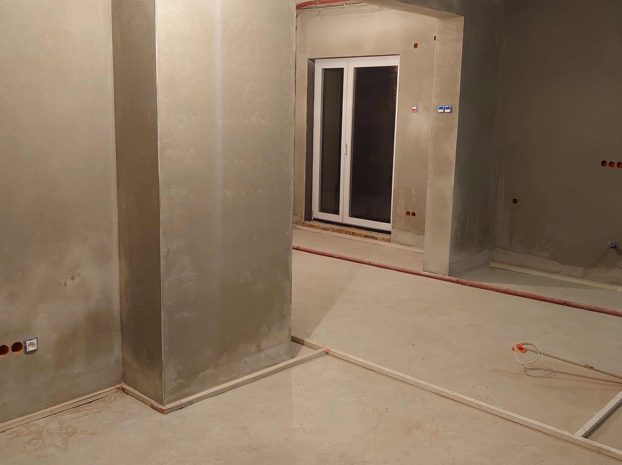 Tynki cementowo wapienne, również przy niedużych powierzchniach