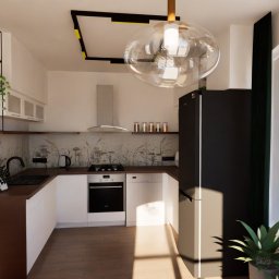 AMZ PROJEKT - Wizualizacja kuchni z białymi szafkami, brązowym blatem, tapetą z motywem roślinnym, czarną lodówką i lampą wiszącą w kształcie kuli.