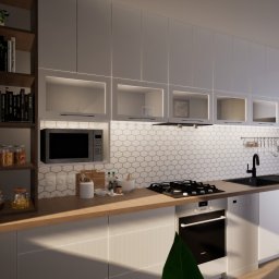 AMZ PROJEKT - Nowoczesna kuchnia z białymi szafkami, drewnianym blatem i heksagonalnymi płytkami. Na półkach książki i słoiki, a na blacie akcesoria kuchenne i kwiaty.