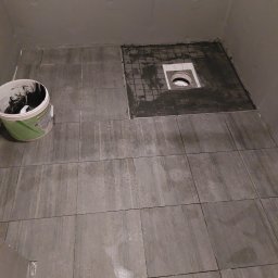 GREG-POL - Podloga gres 30/30 cm ,brodzik mozaika 5/5cm,fuga 2mm