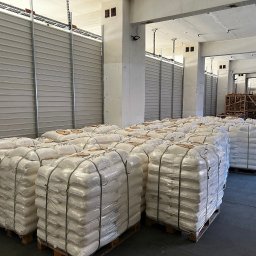 2) Mąka pszenna  
550 bez dodatków chemicznych
Pochodzenie Ukraina
Pakowana w worki 25 kg
Cena brutto,CENA ZA 1 Kg   - 2.2 zl
mamy jeszcze 17 palet (12750 kg)