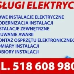 Grafika reklamowa z listą usług elektrycznych, w tym nowe instalacje, modernizacje, instalacje zewnętrzne, usuwanie awarii, montaż osprzętu, pomiary i odbiory instalacji oraz numer telefonu...