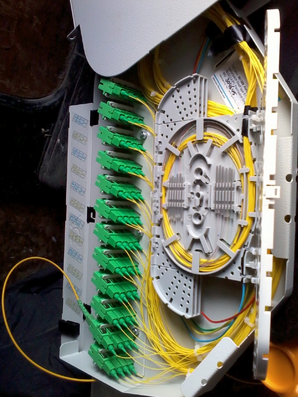 Spawanie światłowodów. Przełącznica światłowodowa 48j