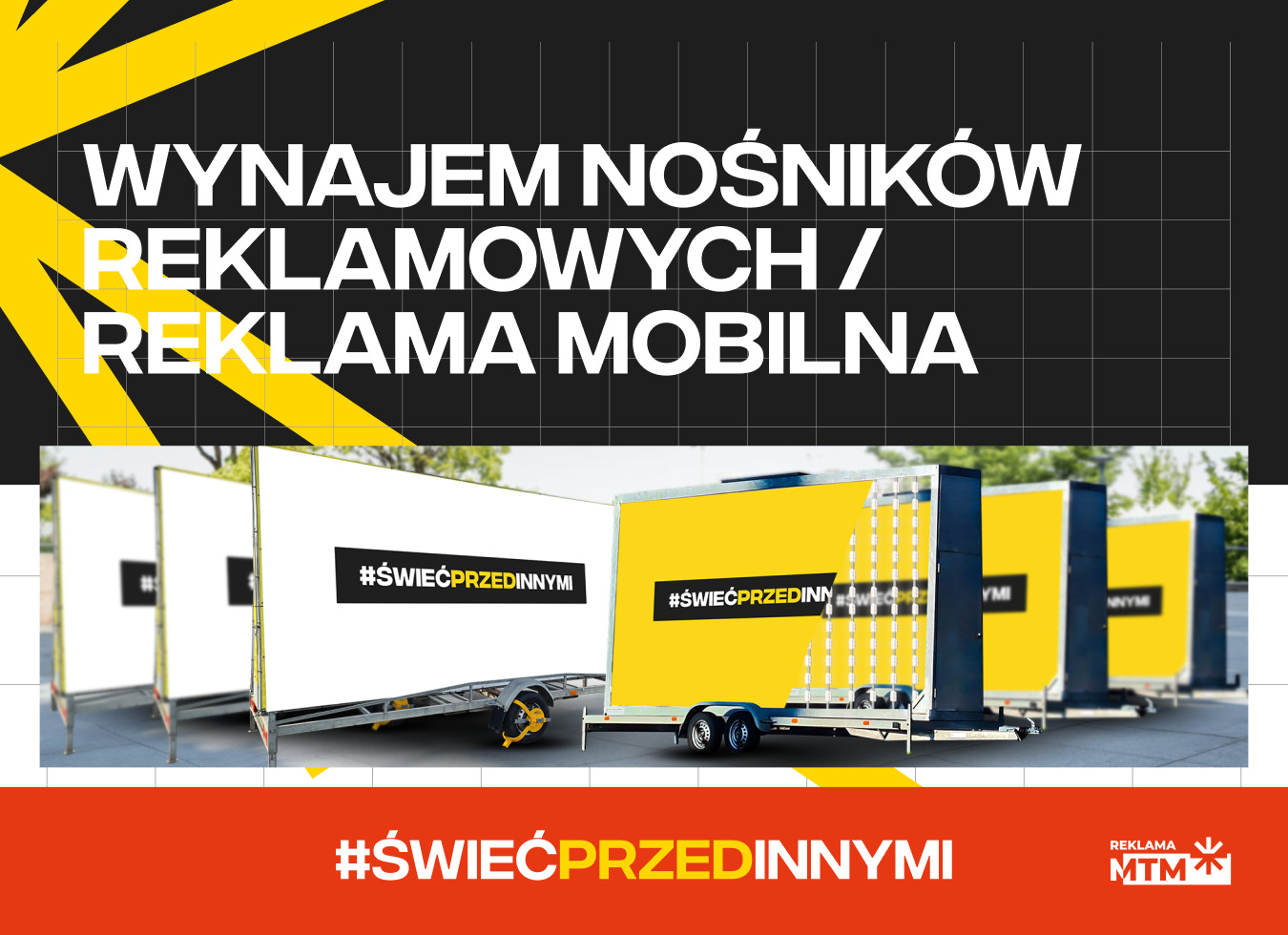 Mobilne billboardy reklamowe na przyczepach, z hasłem #ŚwiećPrzedInnymi, ustawione w rzędzie, widoczne z boku.