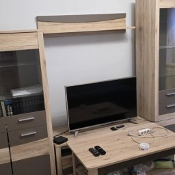 Projekt został wykonany w Bystrzycy Kłodzkiej.
Pokój był prze zemnie całkowicie zrobiony czyli usuwanie starej farby, usuwanie pęknięć, szpachlowanie oraz malowanie sufitu i ścian. 

