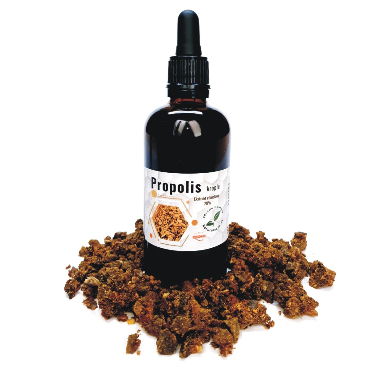 Butelka kropli propolisowych z pipetą, otoczona bryłkami propolisu na białym tle.