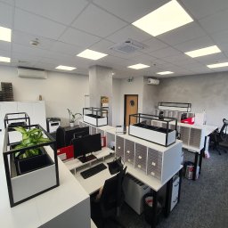 REALIZACJA PRAC - BIURA
(PODŁOGI, ŚCIANY, SUFIT, STOLARKA DRZWIOWA, WYPOSAŻENIE)