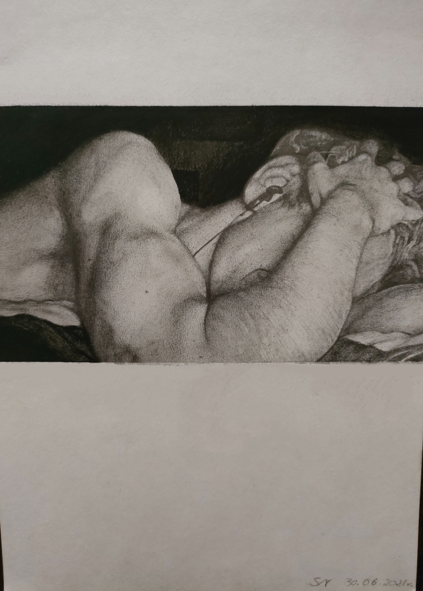 Szkic ołówkiem aktu leżącej postaci, wykonany przez artystę z Pabianic, z widocznym podpisem i datą na dole kartki.