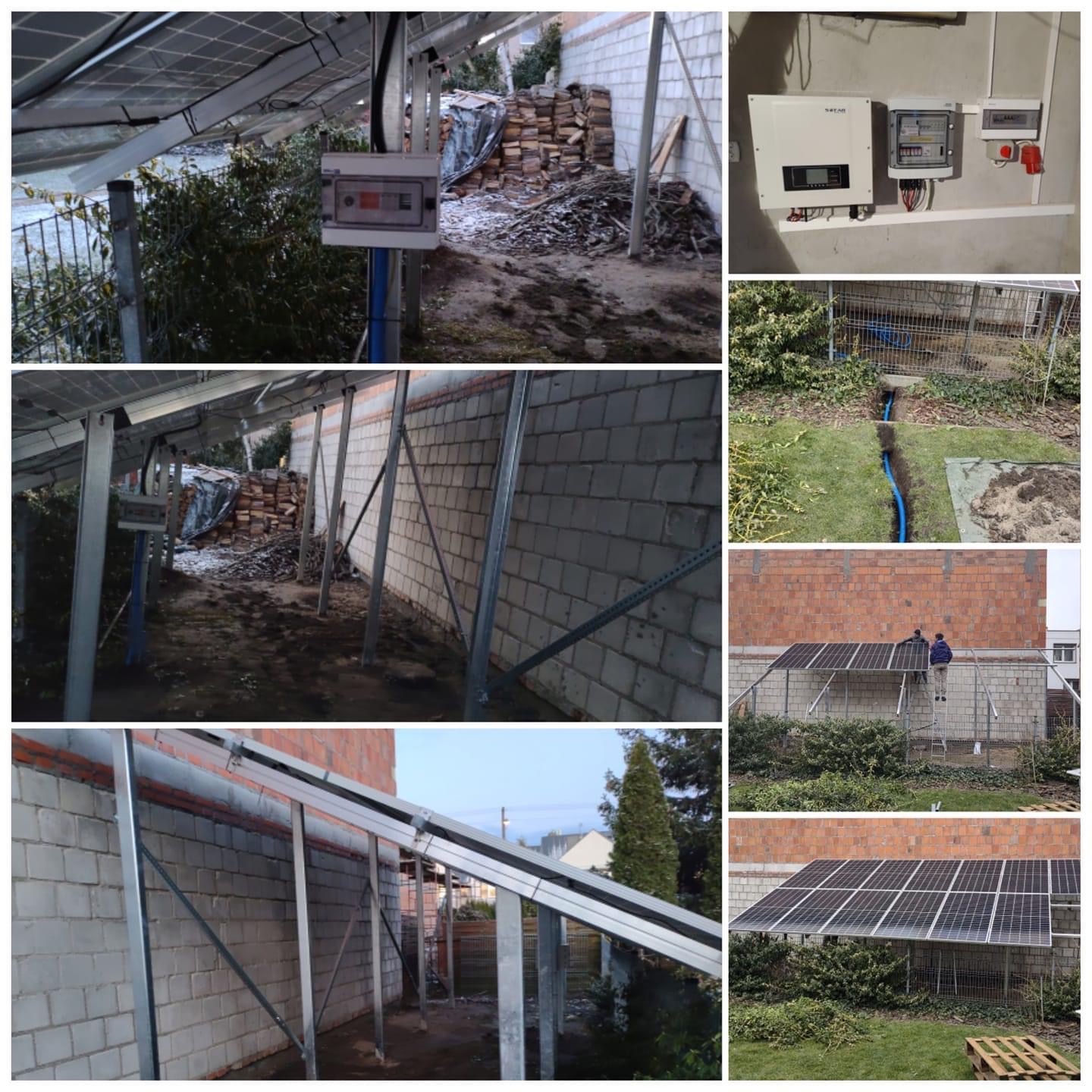 Montaż paneli słonecznych na konstrukcji wsporczej przy ścianie budynku, widoczne skrzynki elektryczne, inwerter oraz wykop z niebieskim przewodem.