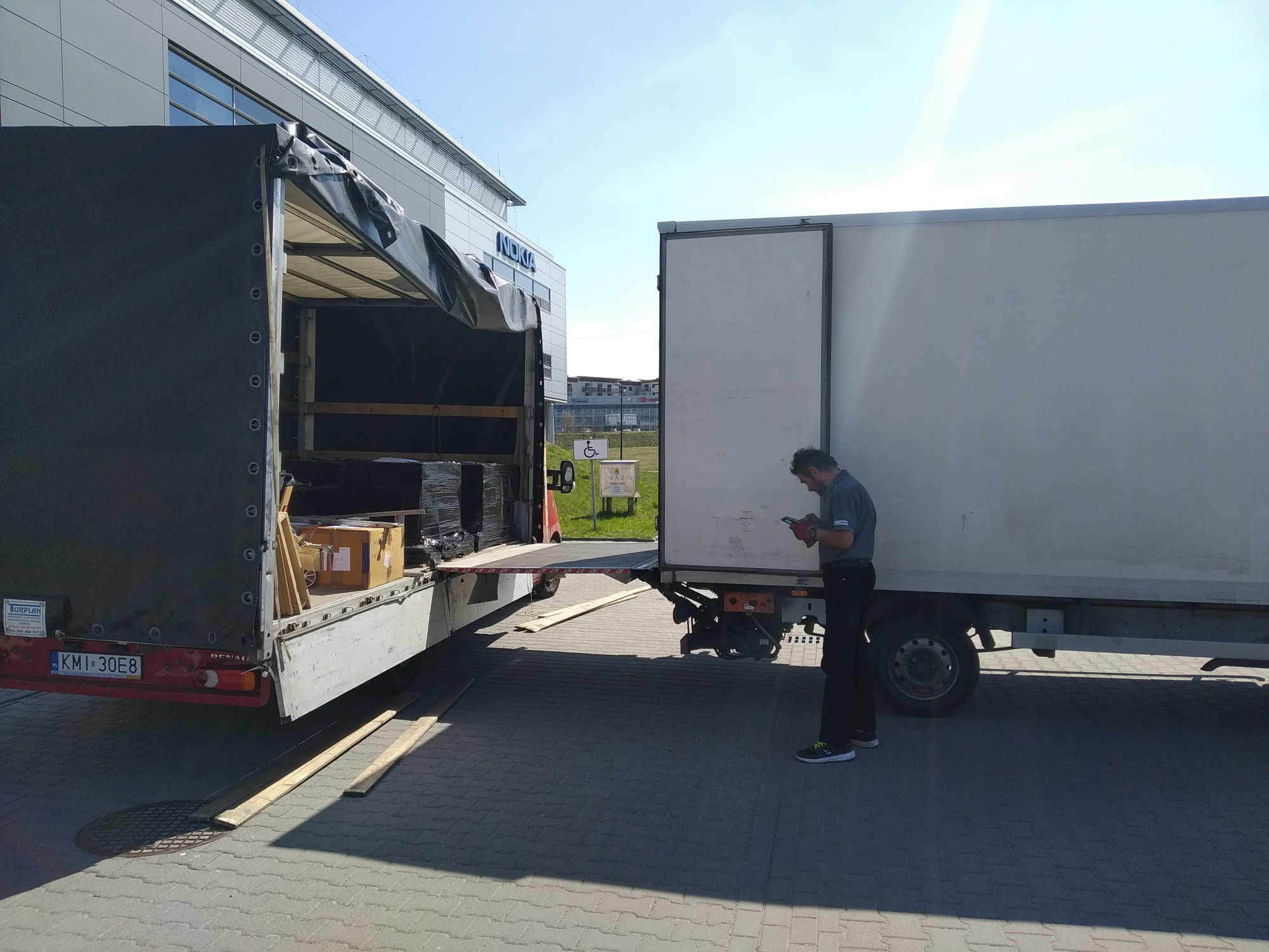 przeładunek z busów, solówek i naczep 13,6