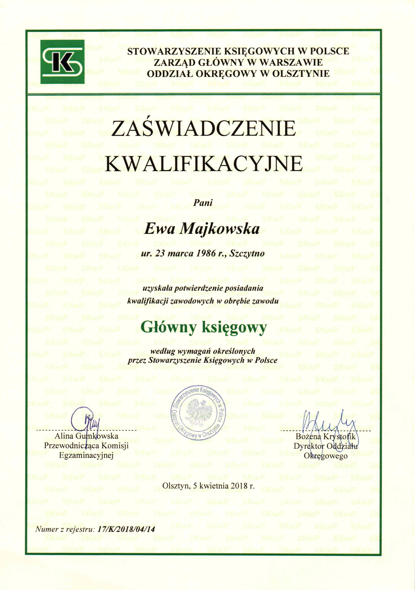 Skan zaświadczenia kwalifikacyjnego dla Ewy Majkowskiej, wydanego przez Stowarzyszenie Księgowych w Polsce, potwierdzającego kwalifikacje zawodowe na stanowisko głównego księgowego.