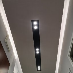 Sufit podwieszany z LED oświetlenie 