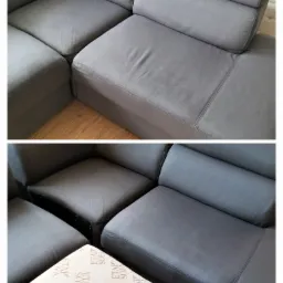Szara, modułowa kanapa narożna z widocznymi przeszyciami i teksturą materiału, sfotografowana z g&oacute;ry w dw&oacute;ch r&oacute;żnych ujęciach, z kartonem z napisem 'ETAP SOFA' w dolnym rogu.