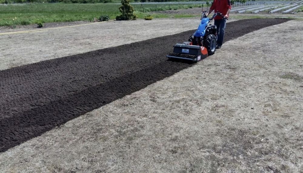 Usługi glebogryzarką