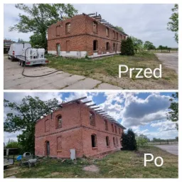 Porównanie elewacji budynku z czerwonej cegły przed i po czyszczeniu, widoczny sprzęt do czyszczenia elewacji na przyczepie, otoczenie budynku z drzewami i trawą.