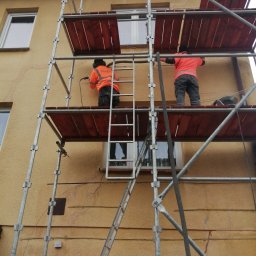 Wzmacnianie ścian budynku.