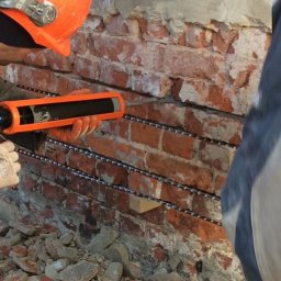 Naprawa ścian konstrukcji budynku.