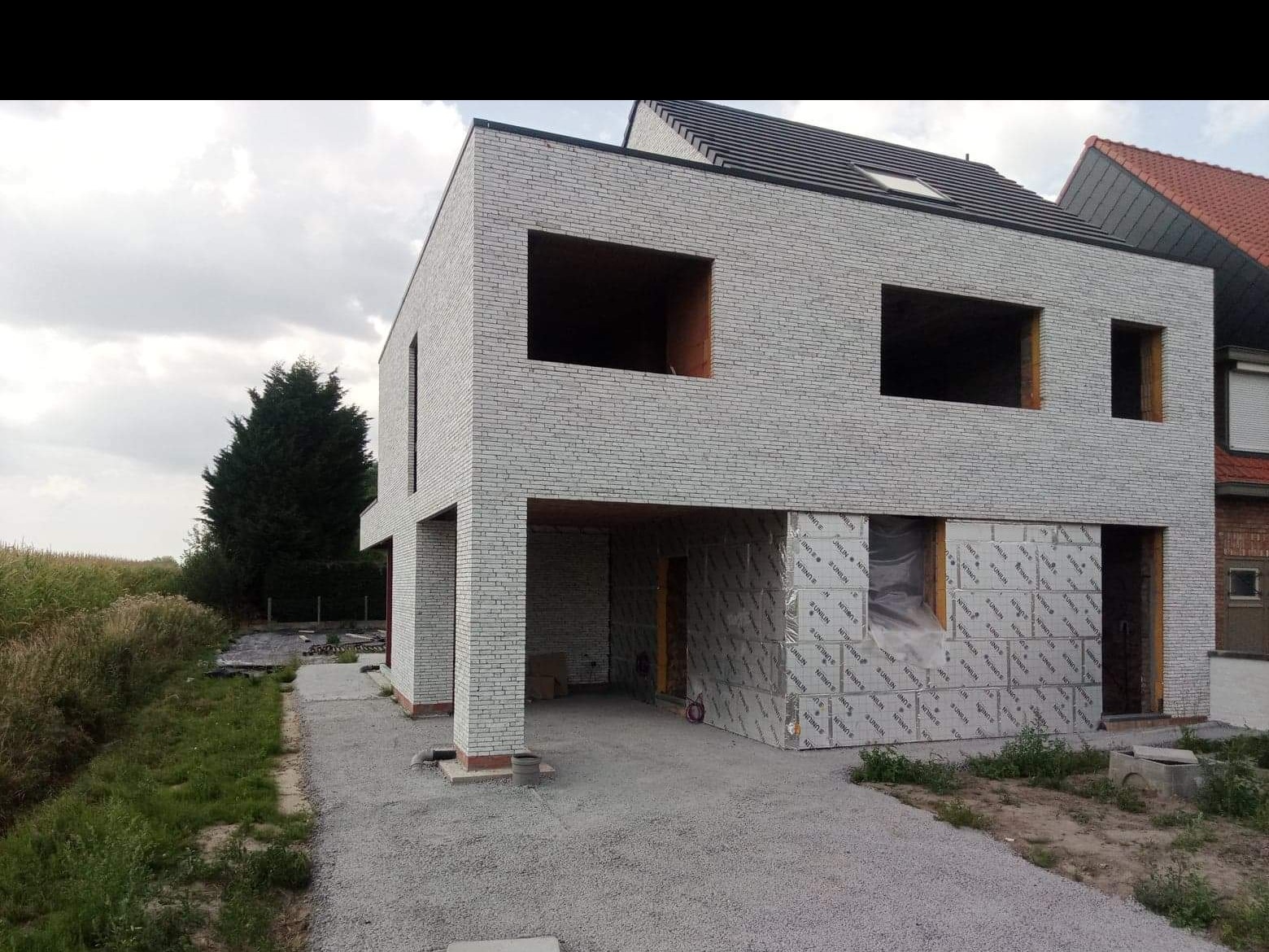 Wykonana praca elewacji z klinkieru.