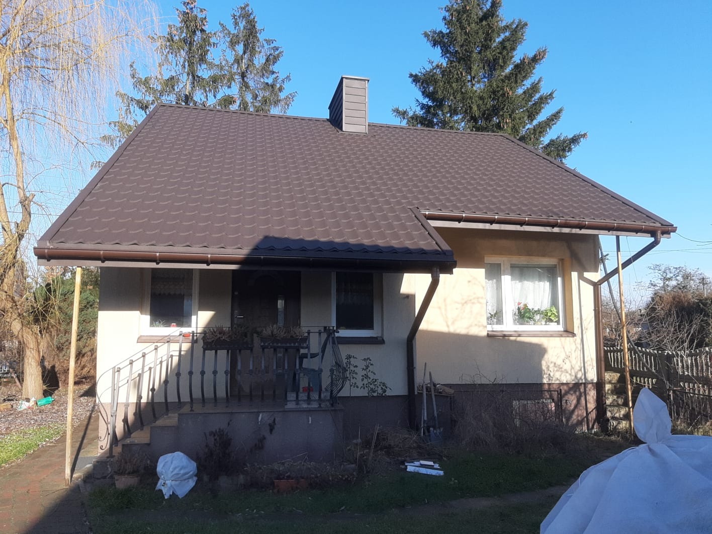 Pokrycie dachu blachą+Montaż rynien+podbitka